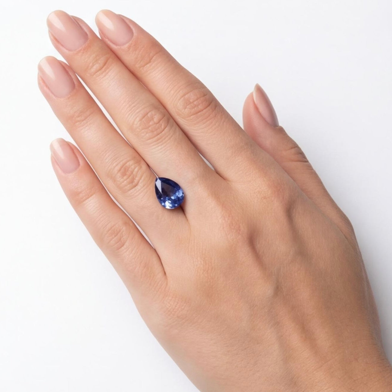 אבן חן ספיר כחולה חיתוך טיפה 4.72 קראט