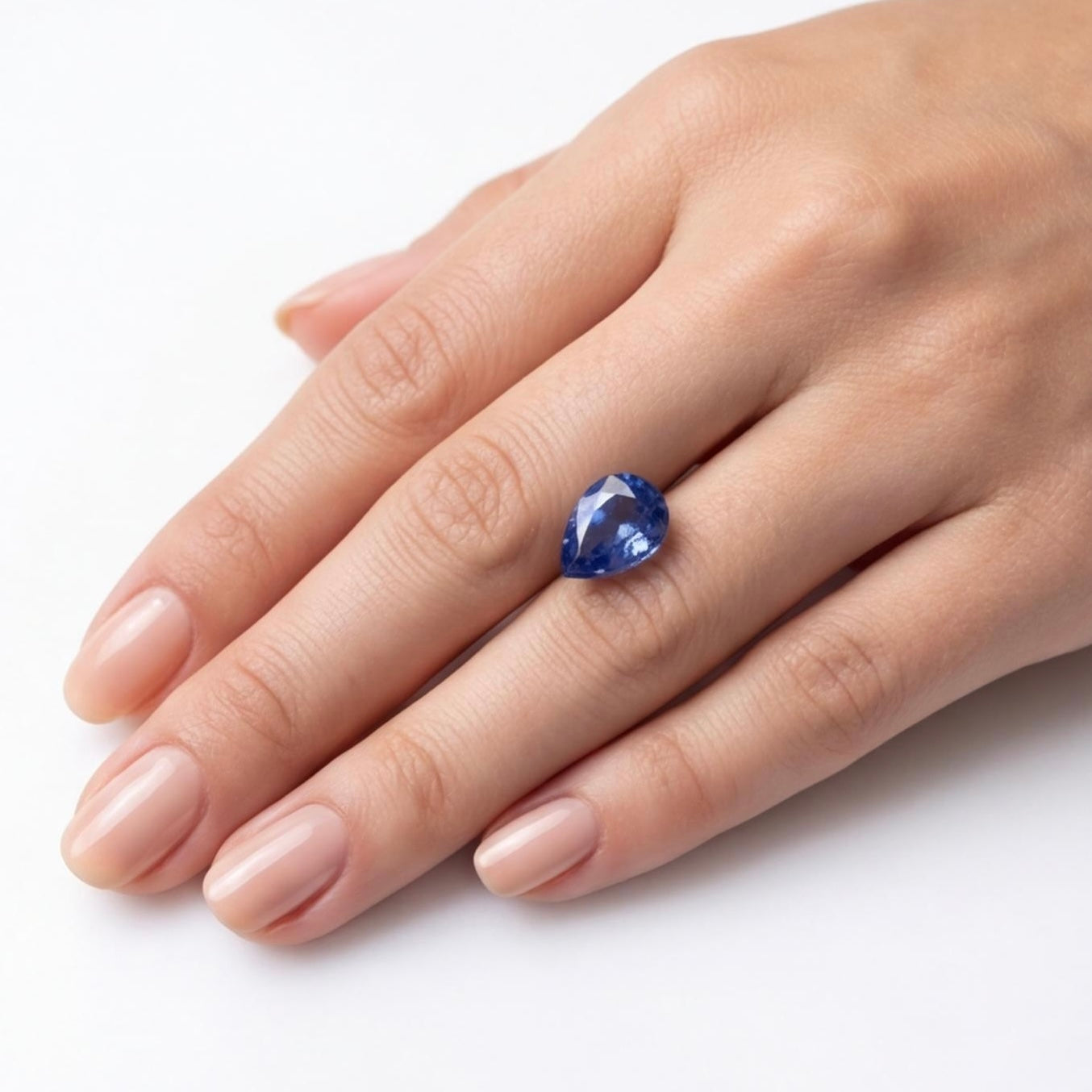 אבן חן ספיר כחולה חיתוך טיפה 4.72 קראט