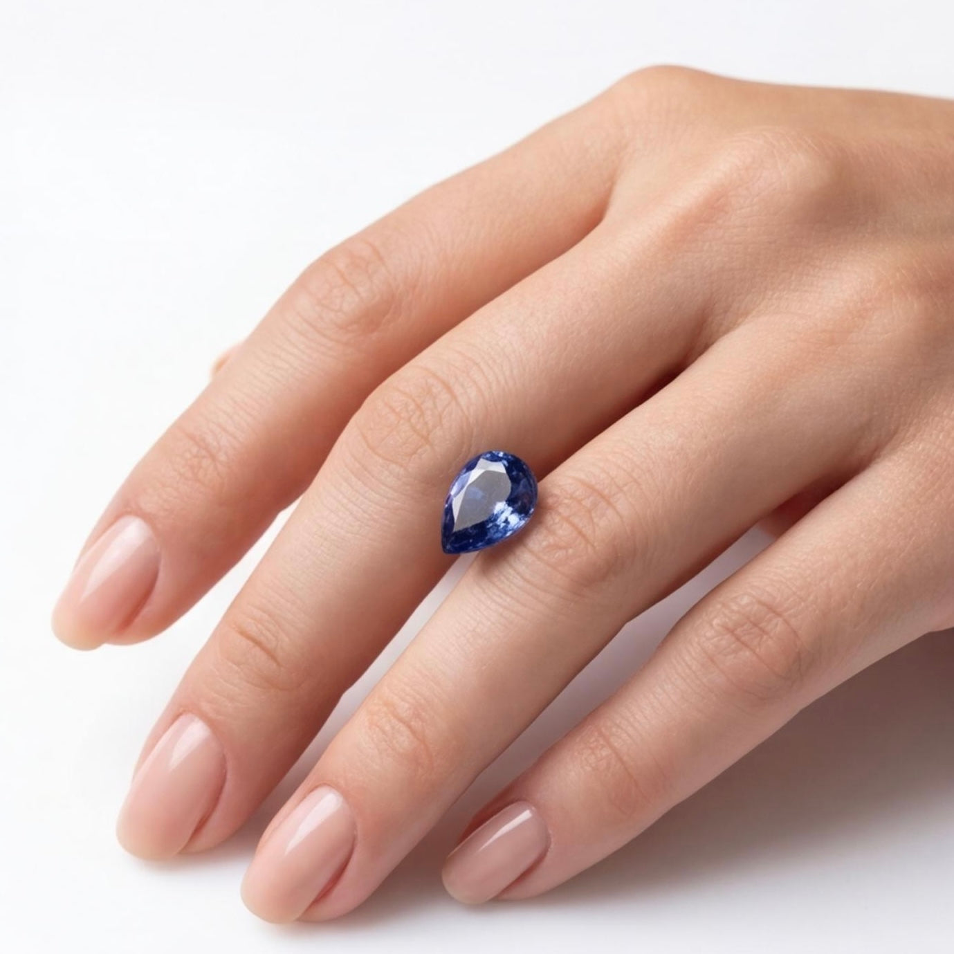 אבן חן ספיר כחולה חיתוך טיפה 4.72 קראט