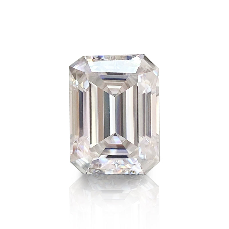 אבן מואסנייט בחיתוך יהלום צורת אמרלד מלווה בתעודה גמולוגית מתאימה