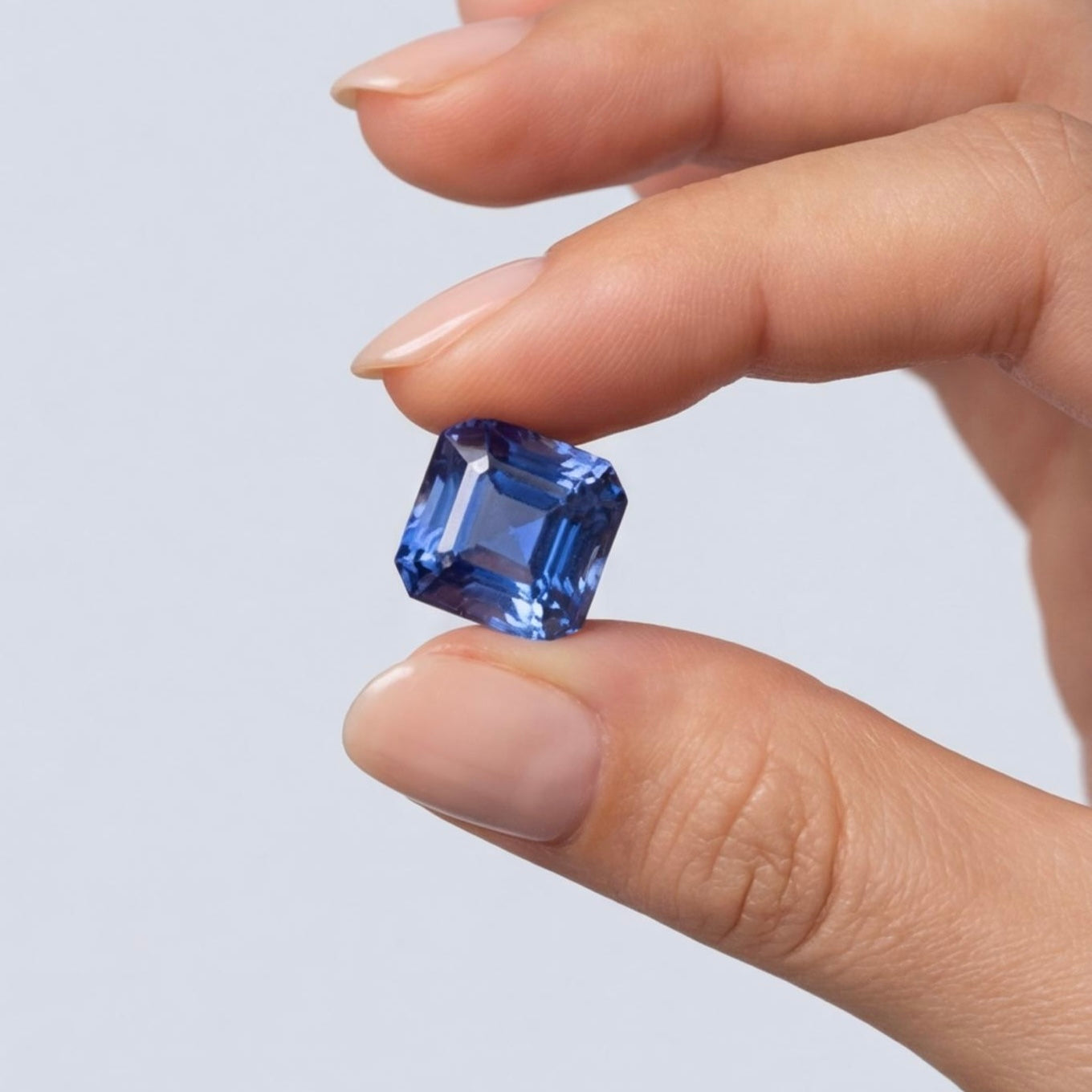 אבן חן ספיר כחולה חיתוך אוקטגון 7.47 קראט